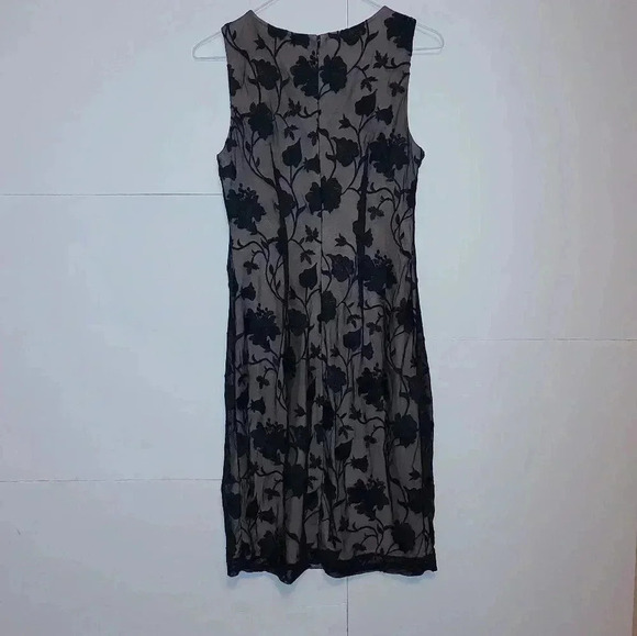 DONNA KARAN Floral Embroidered sleeveless dress. Size 4 - Picture 9 of 10